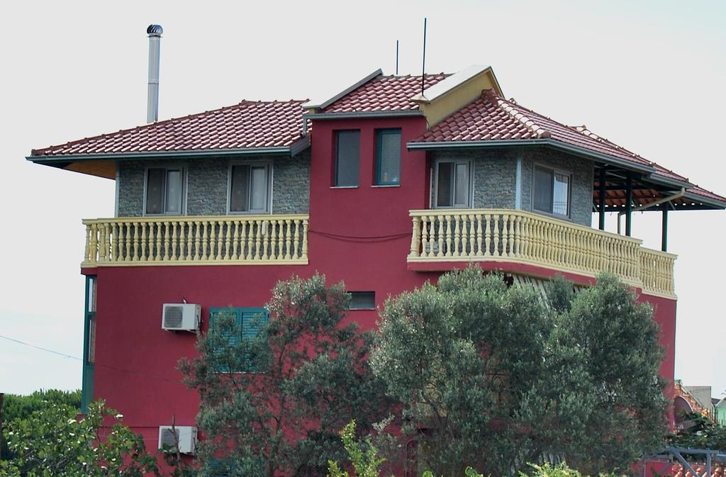 H And H Guesthouse Velipojë エクステリア 写真