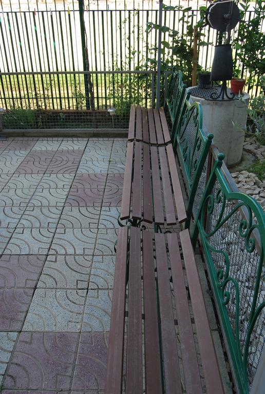 H And H Guesthouse Velipojë エクステリア 写真